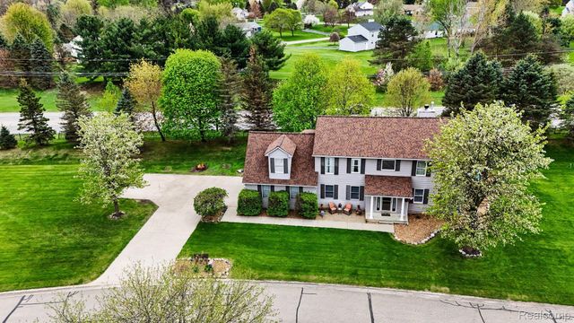9270 Anacapa Bay Drive, Hamburg Township, MI 48169