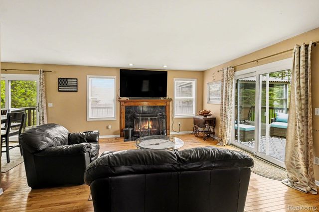 9270 Anacapa Bay Drive, Hamburg Township, MI 48169