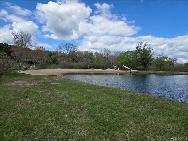 9270 Anacapa Bay Drive, Hamburg Township, MI 48169