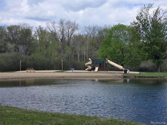 9270 Anacapa Bay Drive, Hamburg Township, MI 48169