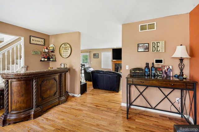 9270 Anacapa Bay Drive, Hamburg Township, MI 48169