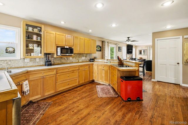9270 Anacapa Bay Drive, Hamburg Township, MI 48169