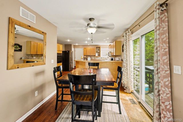 9270 Anacapa Bay Drive, Hamburg Township, MI 48169