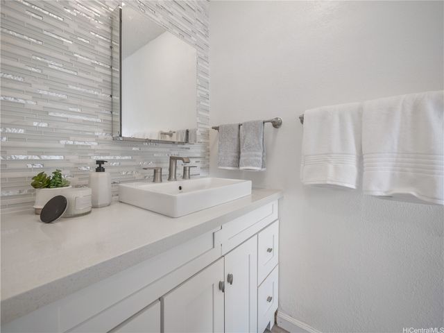 94-749 Paaono Street E5, Waipahu, HI 96797