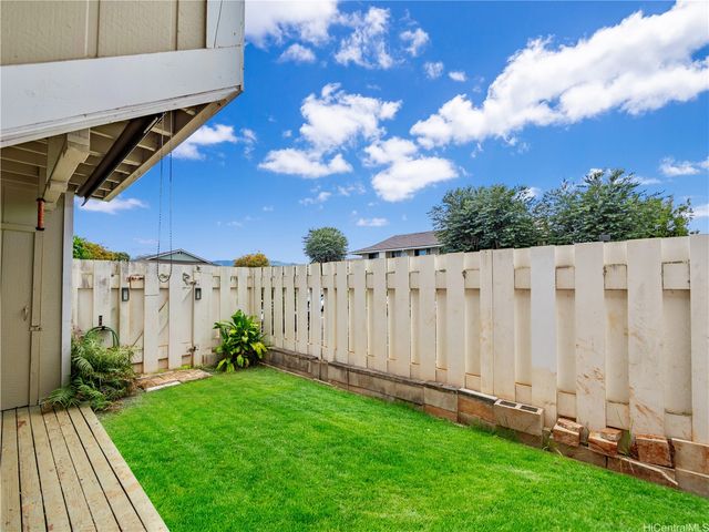 94-749 Paaono Street E5, Waipahu, HI 96797
