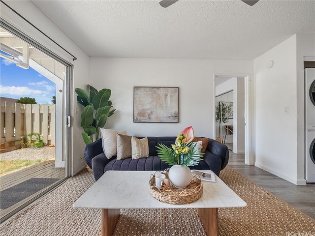 94-749 Paaono Street E5, Waipahu, HI 96797