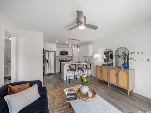 94-749 Paaono Street E5, Waipahu, HI 96797