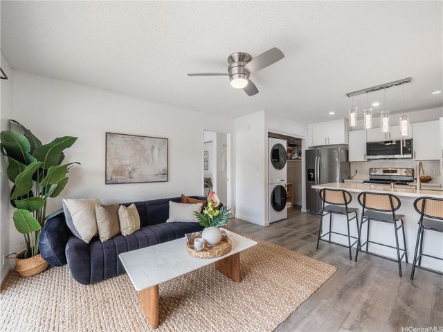 94-749 Paaono Street E5, Waipahu, HI 96797