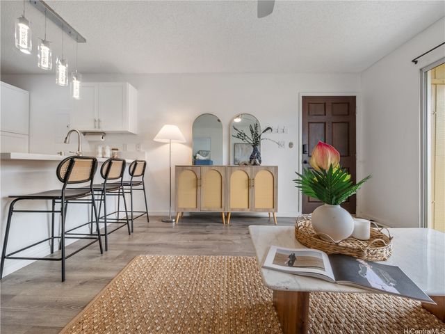 94-749 Paaono Street E5, Waipahu, HI 96797