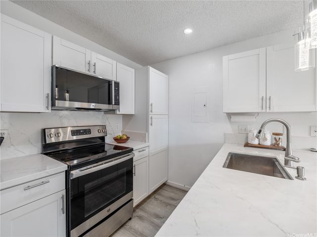 94-749 Paaono Street E5, Waipahu, HI 96797