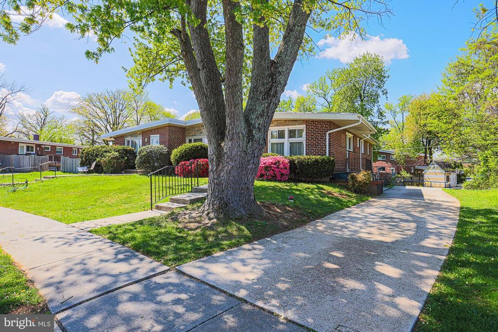 Image 5 of property listing at 2451 FOREST GREEN RD, Baltimore, MD 21209