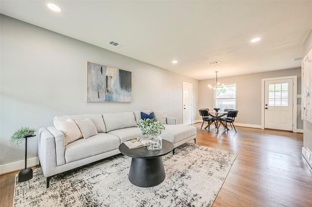 2729 Lockhart Avenue, Dallas, TX 75228