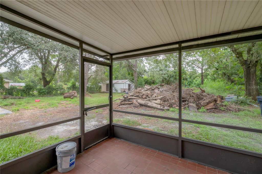 Image 17 of property listing at 10411 N WOODMERE ROAD, Tampa, FL 33617