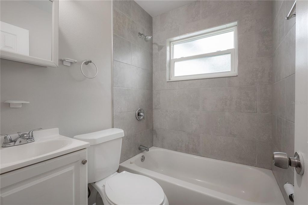 Image 22 of property listing at 10411 N WOODMERE ROAD, Tampa, FL 33617