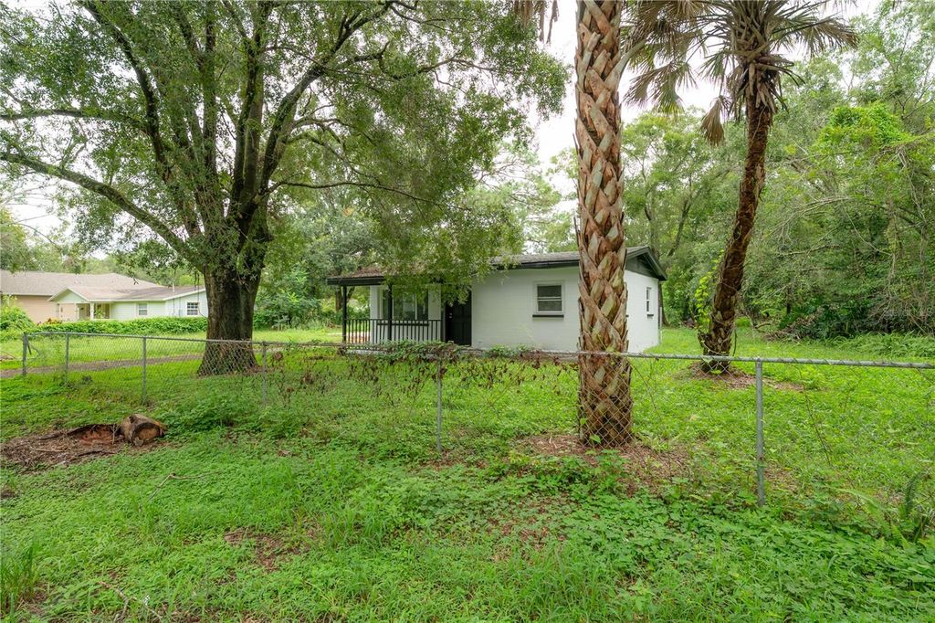 Image 26 of property listing at 10411 N WOODMERE ROAD, Tampa, FL 33617
