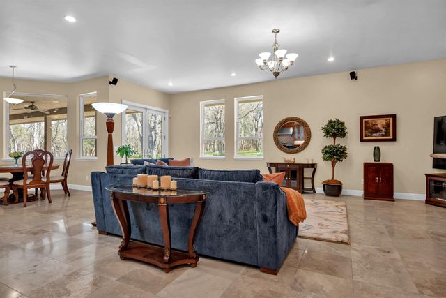 2847 Sierra Vista Rd, Rescue, CA 95672