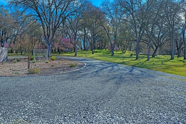 2847 Sierra Vista Rd, Rescue, CA 95672