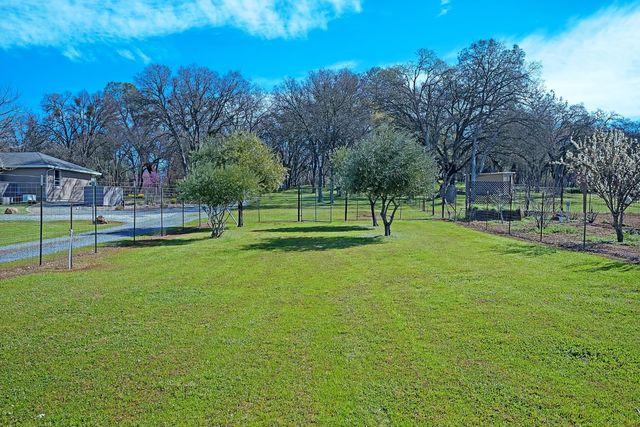 2847 Sierra Vista Rd, Rescue, CA 95672