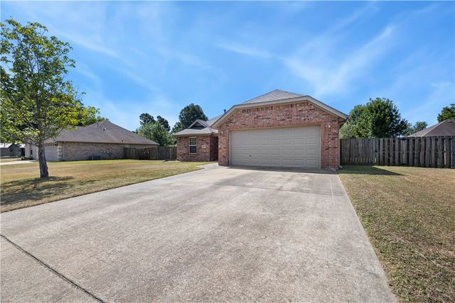 2369 Sara Alice Court, Fayetteville, AR 72701