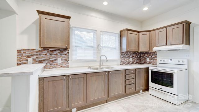 1003 N Cannon Boulevard, Kannapolis, NC 28083