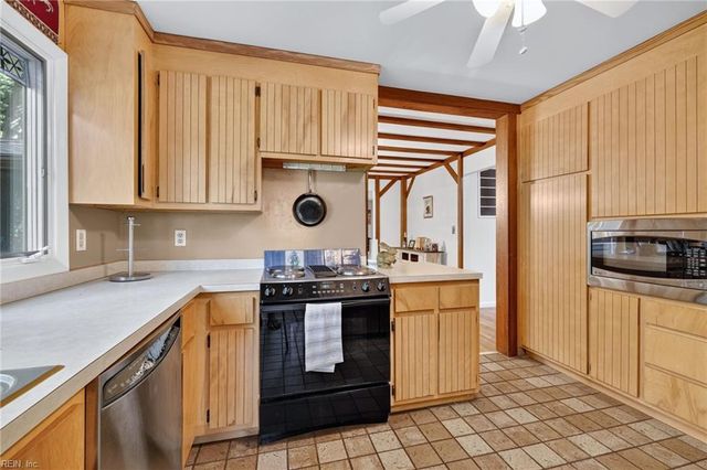 1546 Moores Point RD, Suffolk, VA 23436