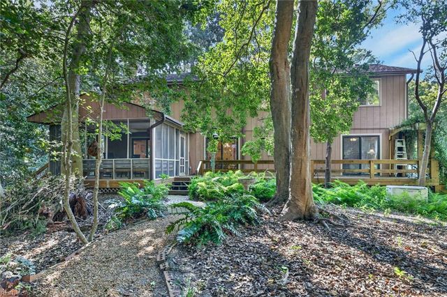 1546 Moores Point RD, Suffolk, VA 23436