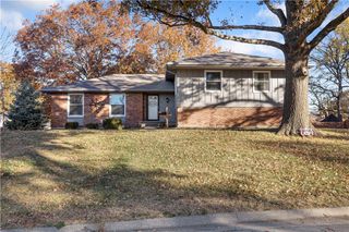 102 Brookside Drive, Paola, KS 66071
