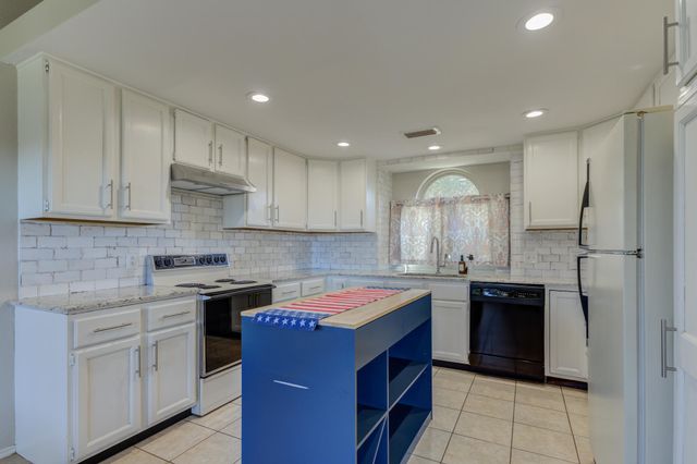 9410 Gary Avenue, Lubbock, TX 79423