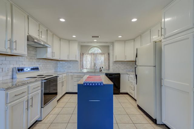 9410 Gary Avenue, Lubbock, TX 79423