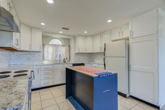 9410 Gary Avenue, Lubbock, TX 79423