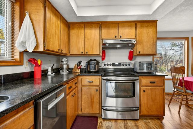 3030 Adams Circle, Medford, OR 97504