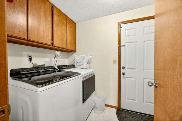 3030 Adams Circle, Medford, OR 97504