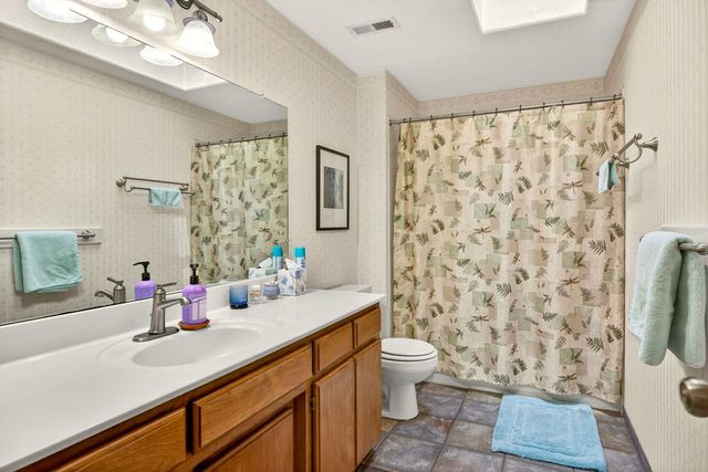 3030 Adams Circle, Medford, OR 97504