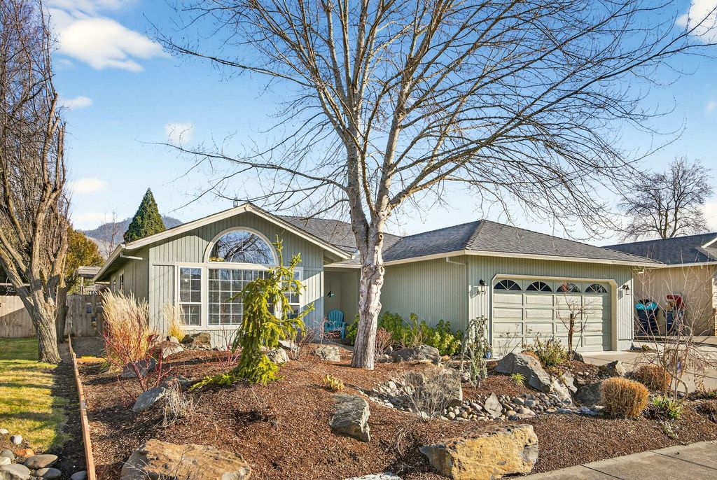 3030 Adams Circle, Medford, OR 97504