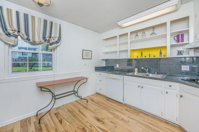 1865 Rugby Lane, Charleston, SC 29407
