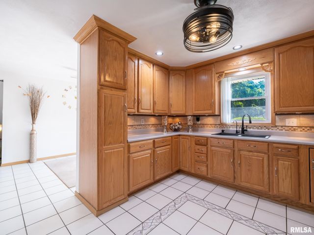 2721 N RUSTIC RIDGE Drive, Peoria, IL 61604