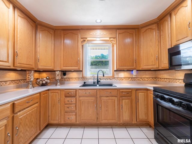 2721 N RUSTIC RIDGE Drive, Peoria, IL 61604