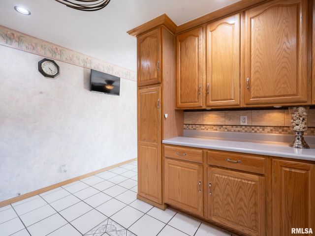 2721 N RUSTIC RIDGE Drive, Peoria, IL 61604