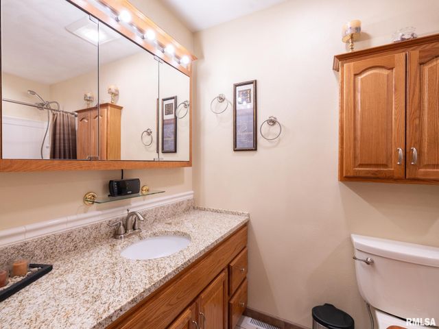 2721 N RUSTIC RIDGE Drive, Peoria, IL 61604