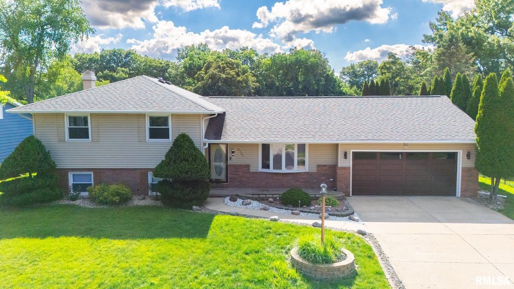 2721 N RUSTIC RIDGE Drive, Peoria, IL 61604