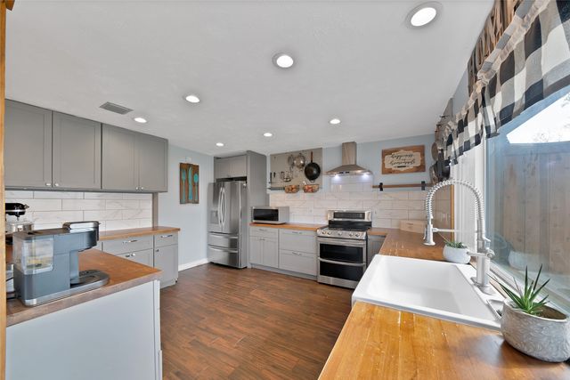 5040 S Colony Boulevard, The Colony, TX 75056