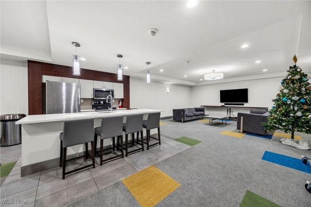 12900 Lake Avenue 216, Lakewood, OH 44107