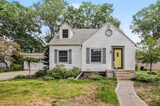 3554 Mccracken Street, Norton Shores City, MI 49441