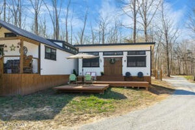 781 Burns Hill Rd, Lobelville, TN 37097