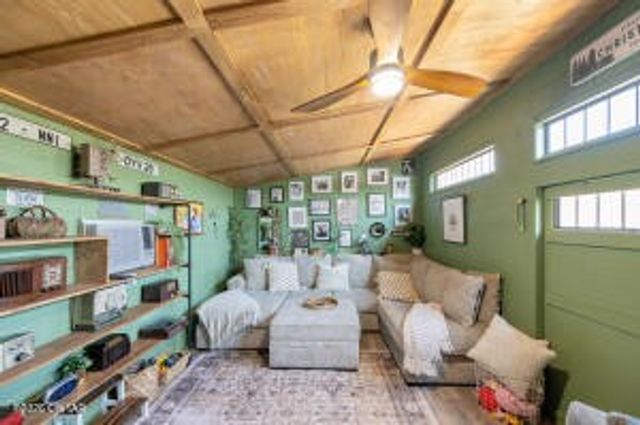 781 Burns Hill Rd, Lobelville, TN 37097