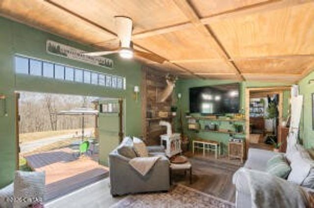 781 Burns Hill Rd, Lobelville, TN 37097