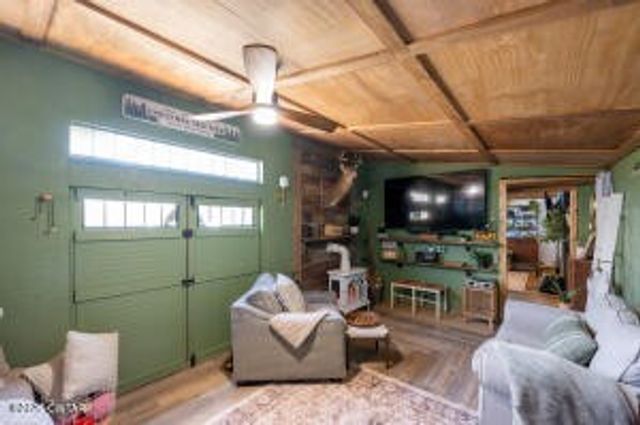 781 Burns Hill Rd, Lobelville, TN 37097