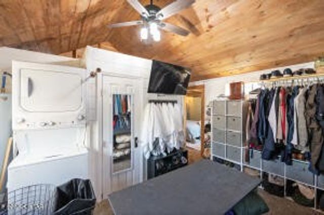 781 Burns Hill Rd, Lobelville, TN 37097