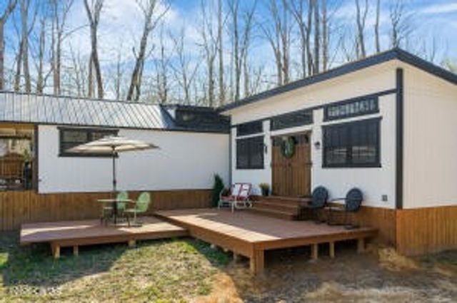 781 Burns Hill Rd, Lobelville, TN 37097