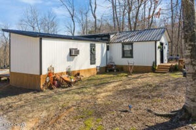 781 Burns Hill Rd, Lobelville, TN 37097